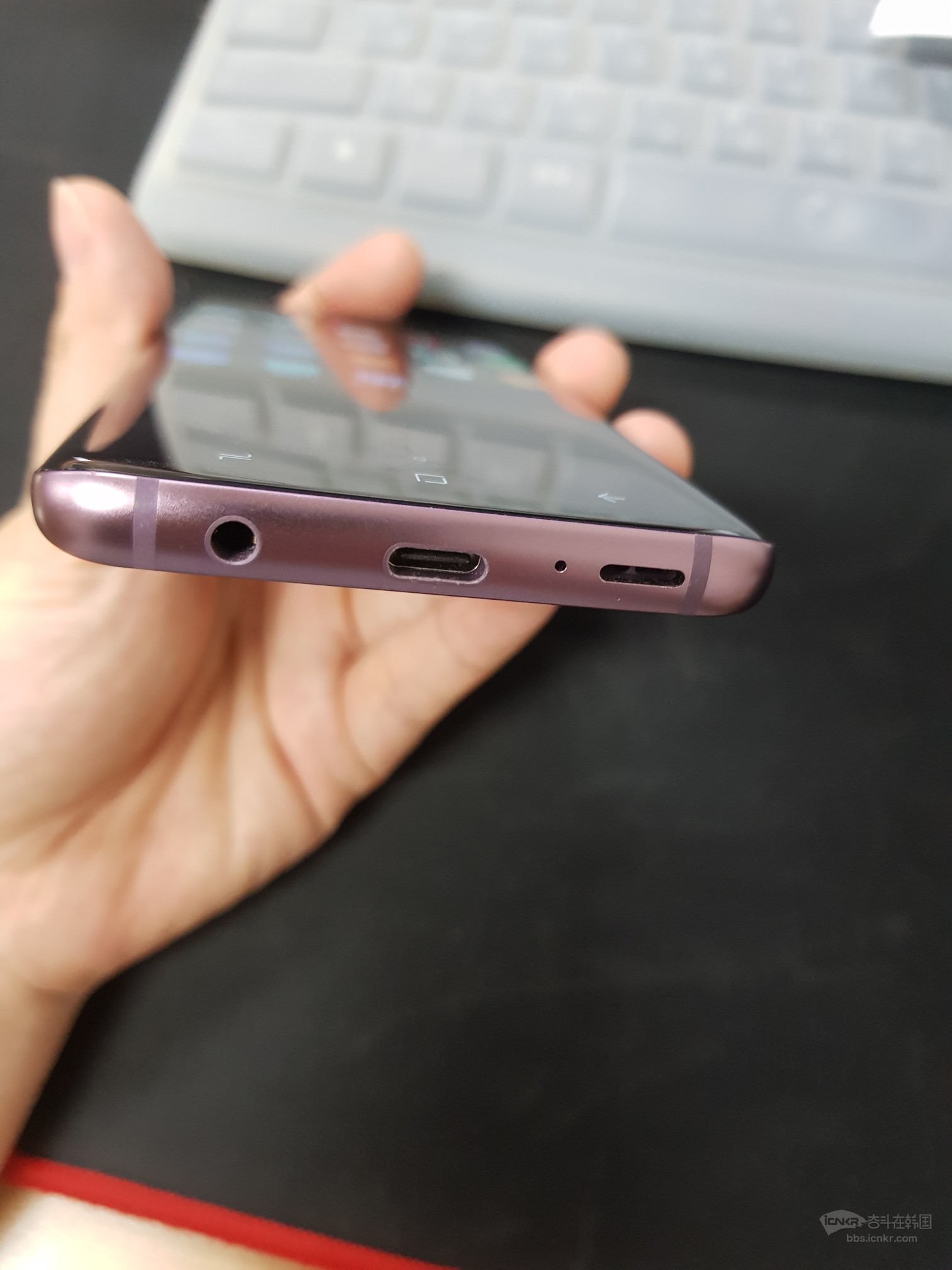 二手三星s9 64G 后壳有一点点不明显划痕 如图