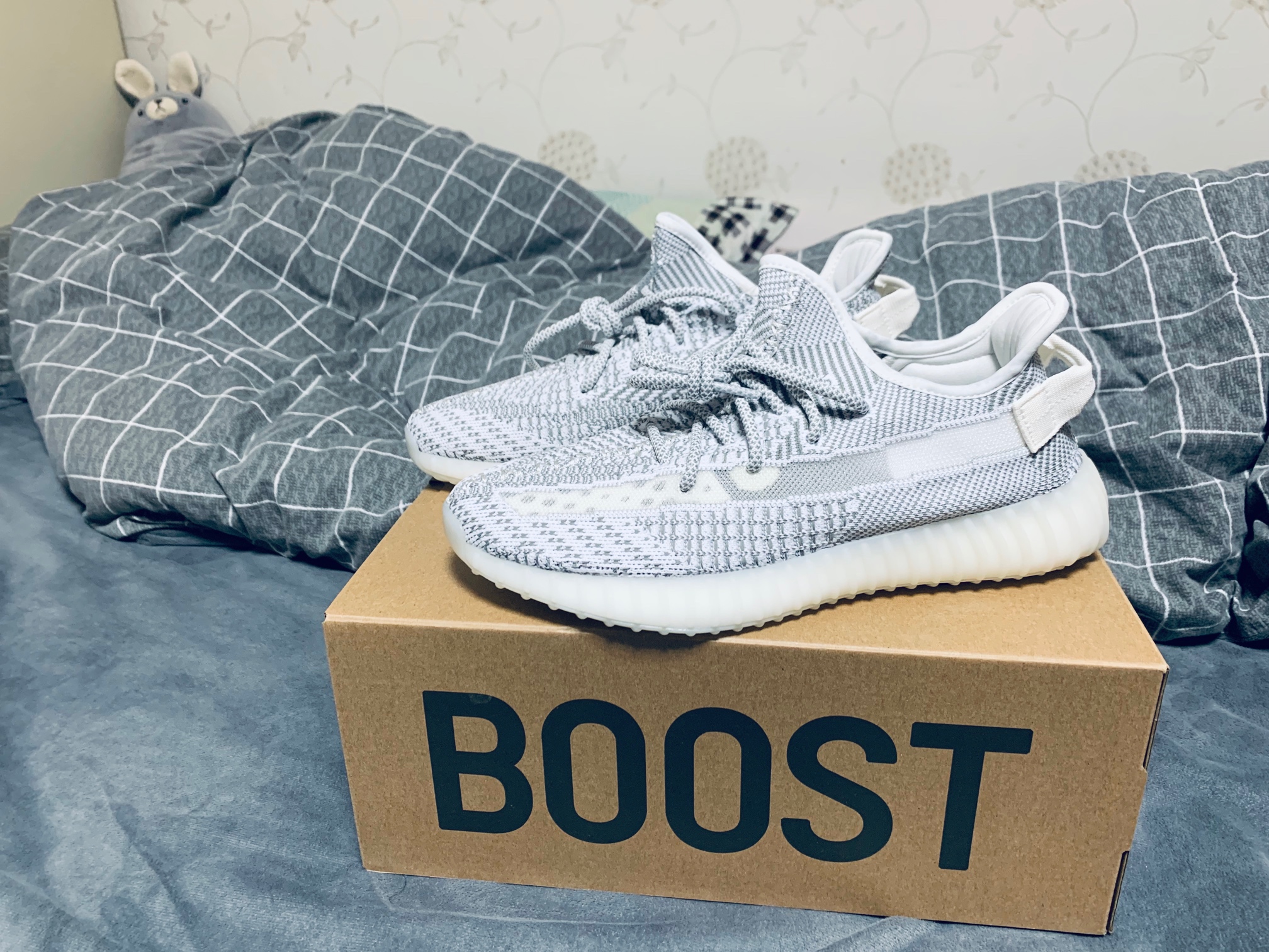 yeezy 350 满天星 纯白