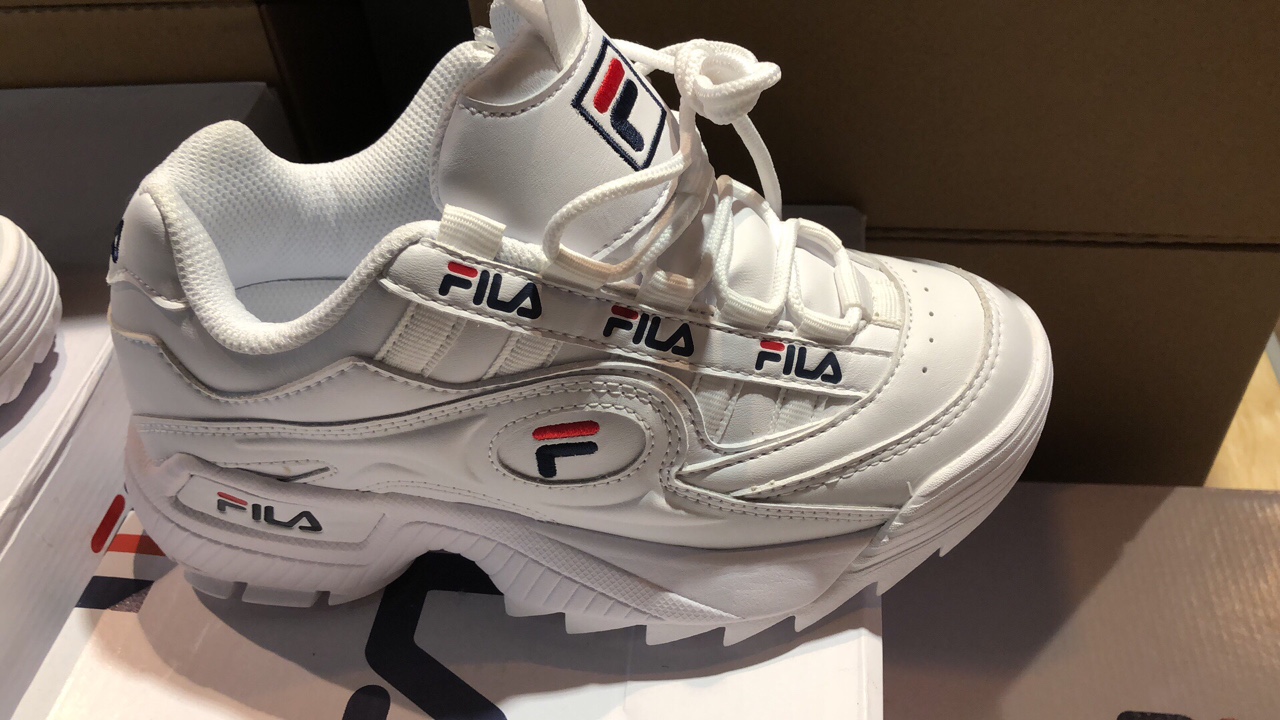 斐乐运动鞋260尺码