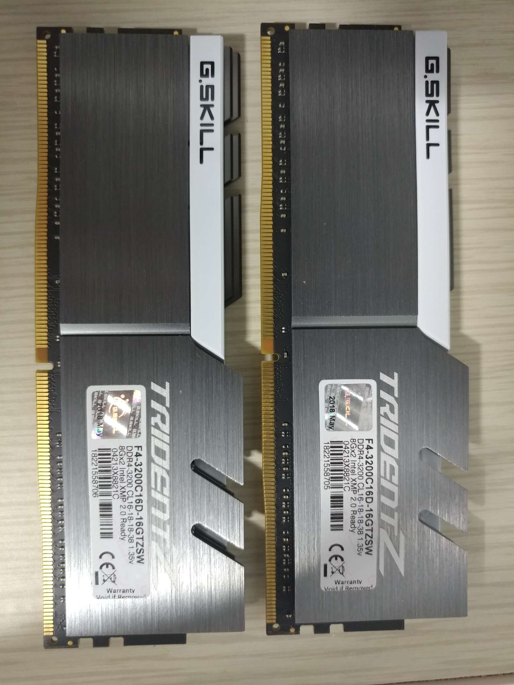 出2条芝奇三叉戟内存条,频率3200