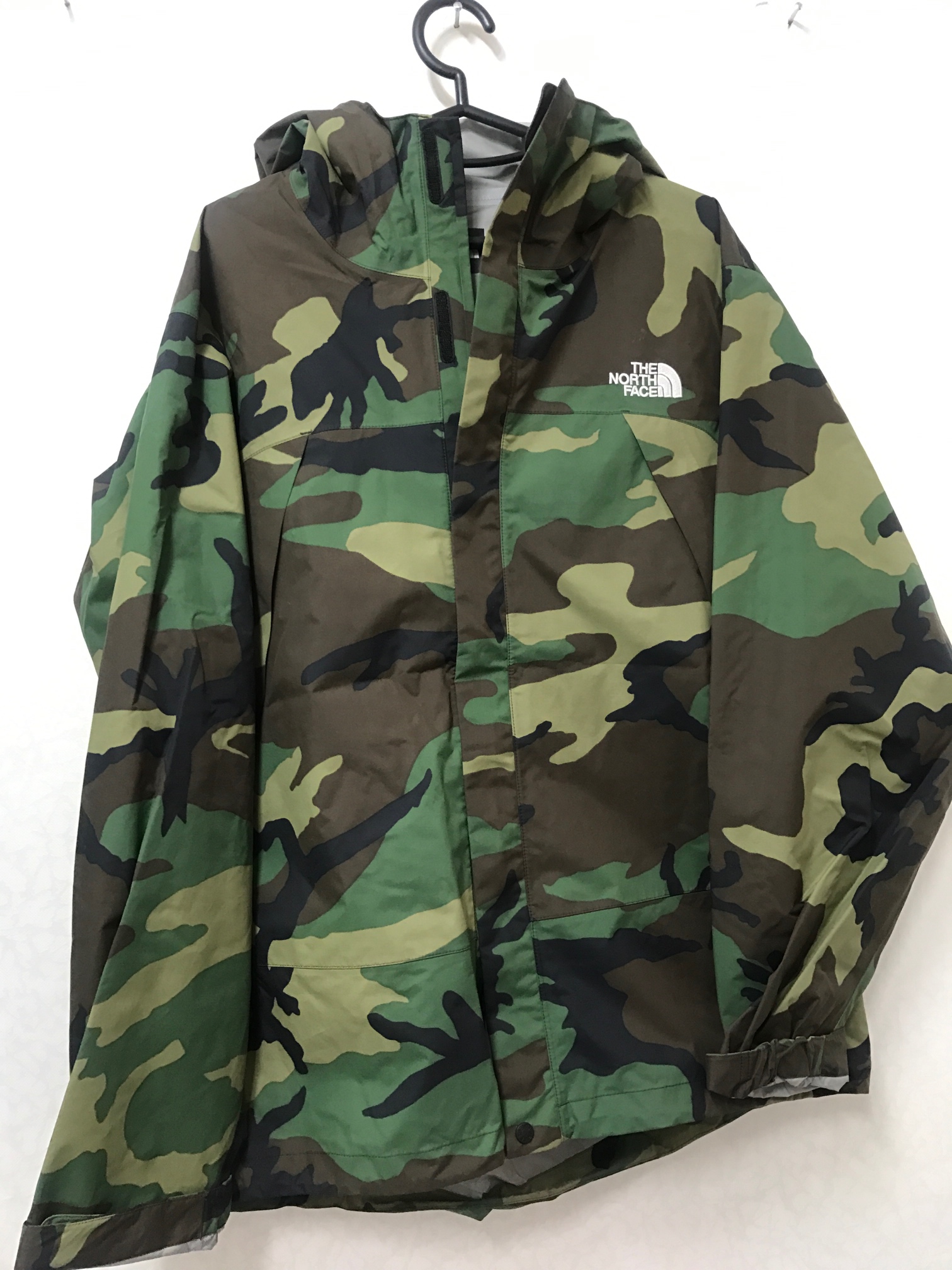 出售 北面 北脸 限量男士迷彩冲锋衣